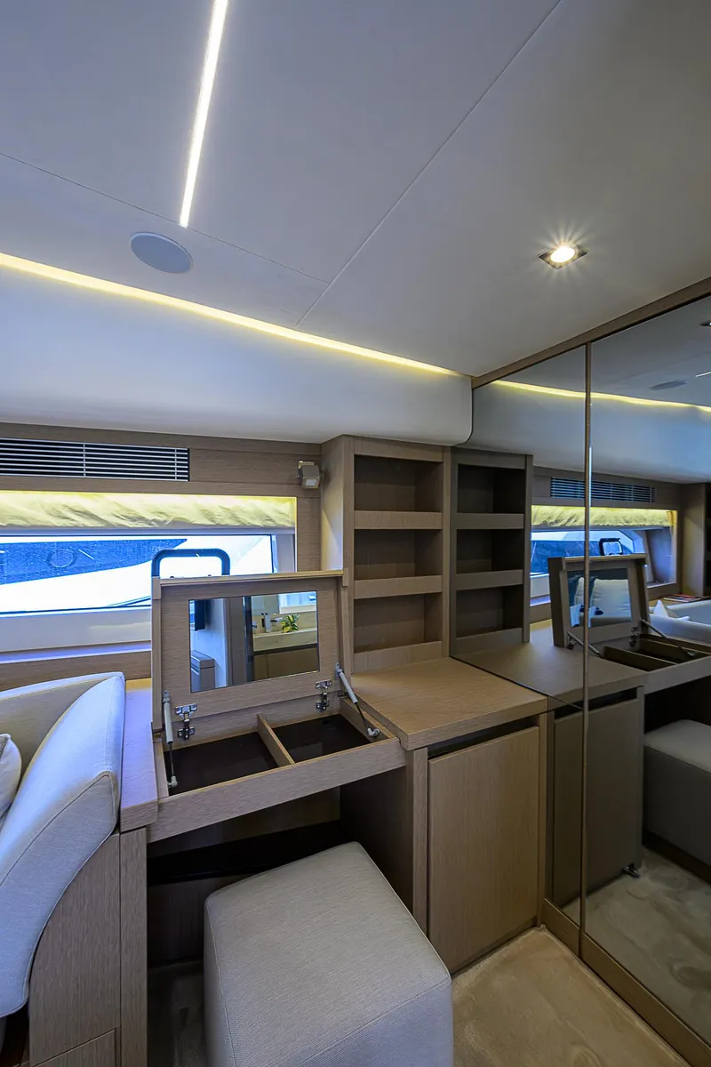 Slide: The Image of Prestige 690 2021 - 61