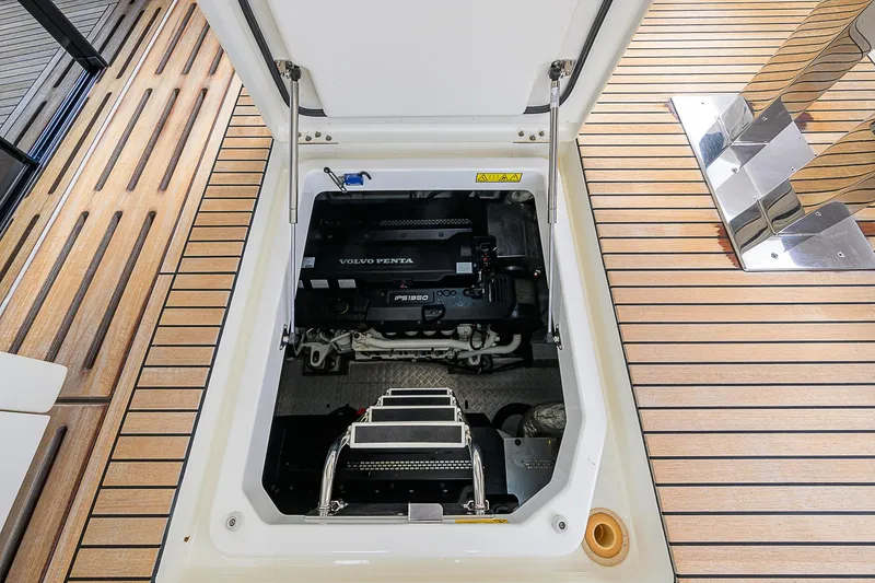 Slide: The Image of Prestige 690 2021 - 87