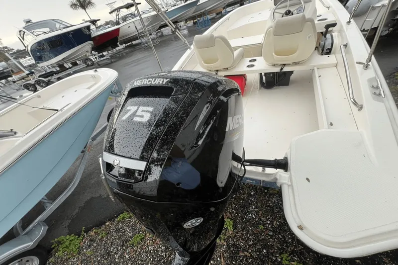 Slide: The Image of Boston Whaler 160 Super Sport 2025 - 5