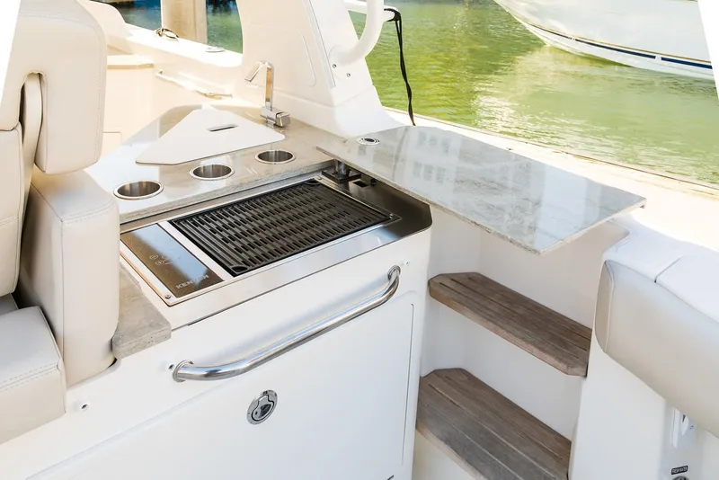 Slide: The Image of 2023-Boston-Whaler-350-Realm-MarineMax - 18