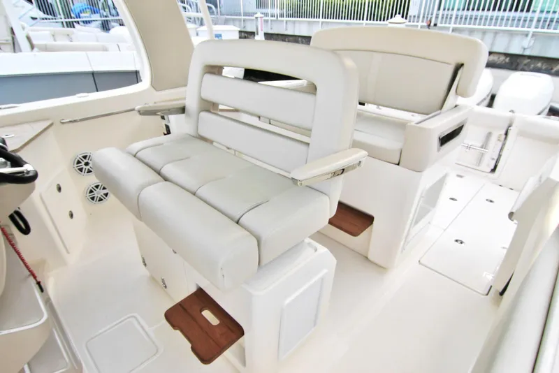 Slide: The Image of 2023-Boston-Whaler-350-Realm-MarineMax - 6