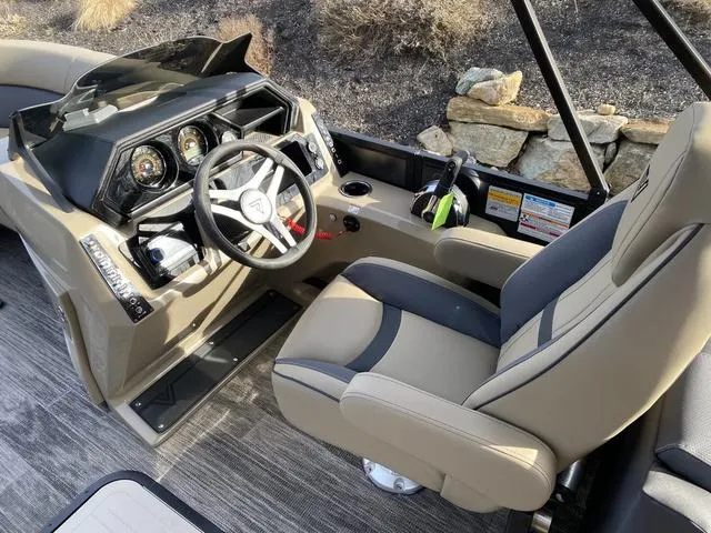 Slide: The Image of Viaggio x20u 2025 boat cockpit with modern steering and comfortable seating. - 11