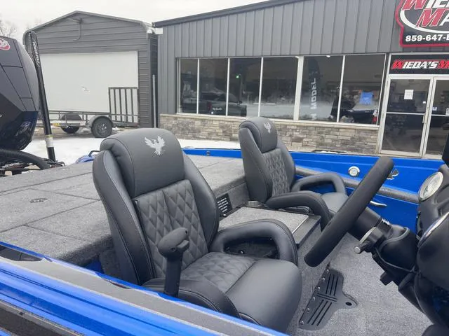 Slide: The Image of Phoenix Bass Boat 721 ZXL 2025 - 13