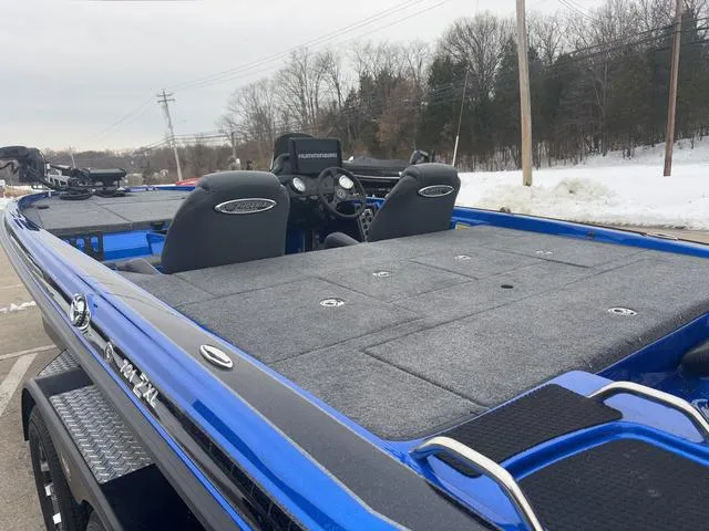 Slide: The Image of Phoenix Bass Boat 721 ZXL 2025 - 22