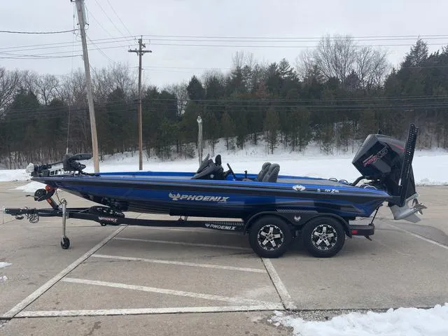 Slide: The Image of Phoenix Bass Boat 721 ZXL 2025 - 23