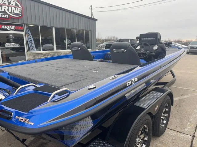 Slide: The Image of Phoenix Bass Boat 721 ZXL 2025 - 4
