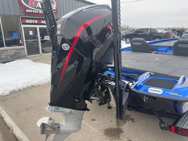 Slide: The Image of Phoenix Bass Boat 721 ZXL 2025 - 9