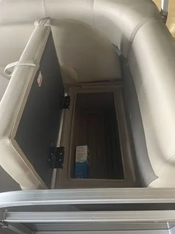 Slide: The Image of Sun Tracker Party Barge 18 DLX 2025 - 11