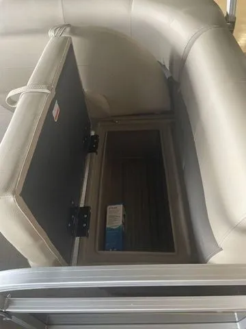 Slide: The Image of Sun Tracker Party Barge 18 DLX 2025 - 17