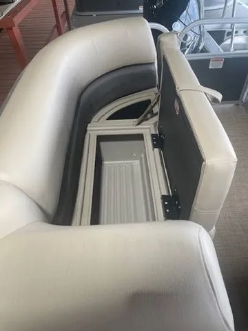 Slide: The Image of Sun Tracker Party Barge 18 DLX 2025 - 19