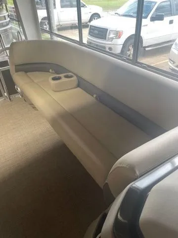 Slide: The Image of Sun Tracker Party Barge 18 DLX 2025 - 21