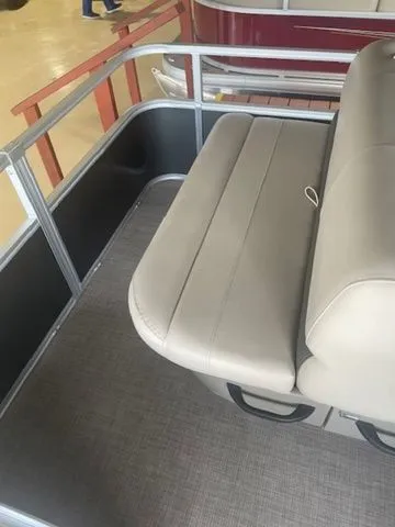 Slide: The Image of Sun Tracker Party Barge 18 DLX 2025 - 24