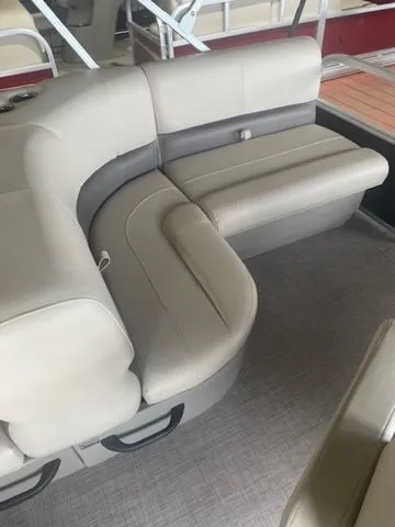 Slide: The Image of Sun Tracker Party Barge 18 DLX 2025 - 5