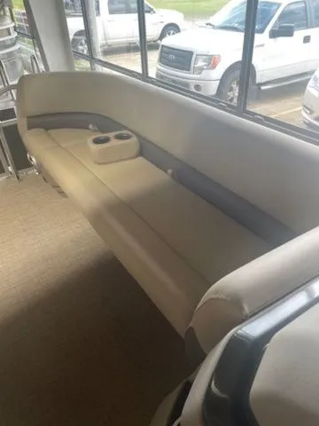 Slide: The Image of Sun Tracker Party Barge 18 DLX 2025 - 7