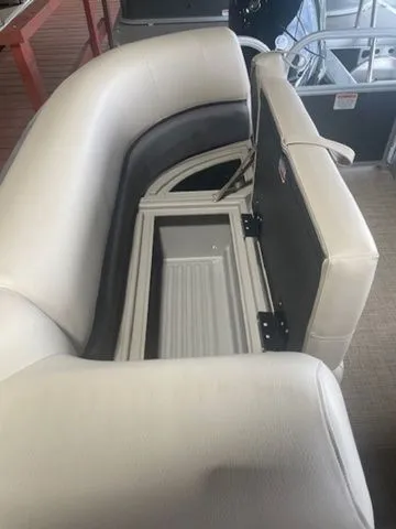 Slide: The Image of Sun Tracker Party Barge 18 DLX 2025 - 9