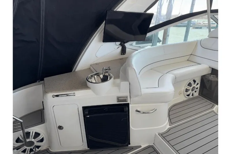 Slide: The Image of Cruisers 350 Express 2014 - 26