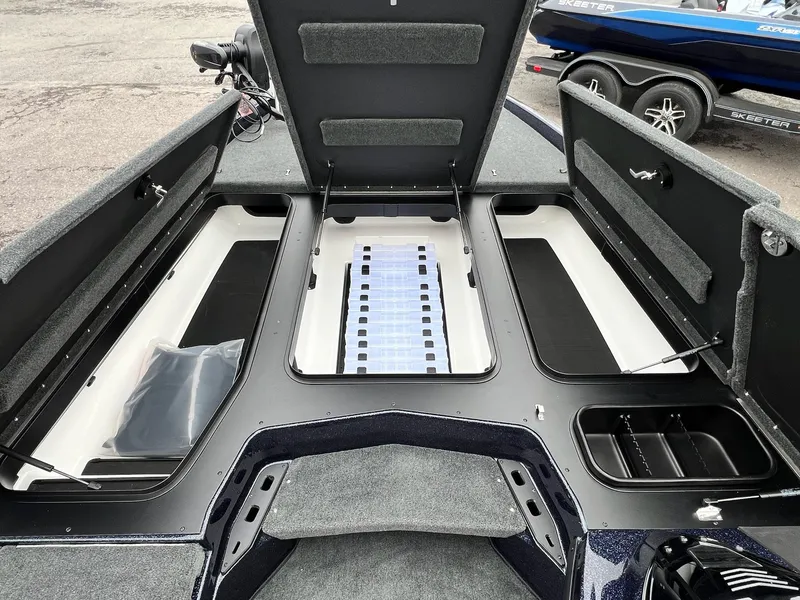 Slide: The Image of Skeeter ZXR 21 2025 - 20