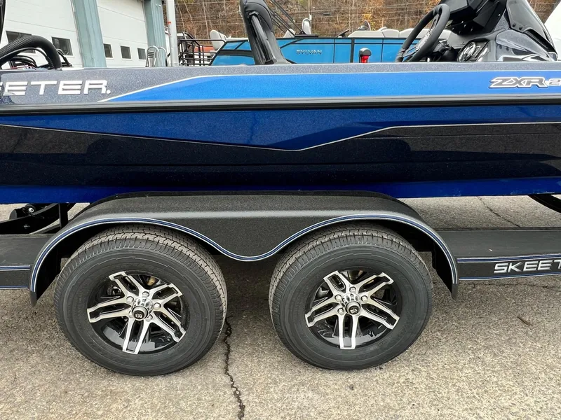 Slide: The Image of Skeeter ZXR 21 2025 - 5