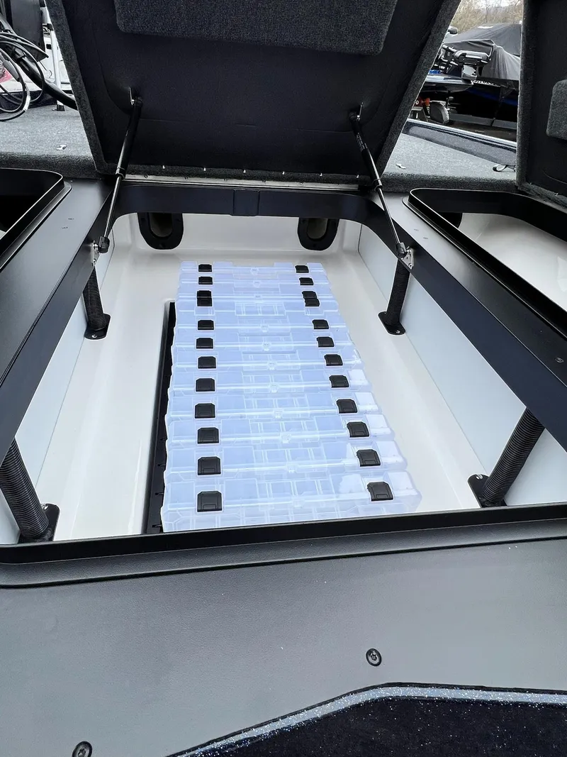 Slide: The Image of Skeeter ZXR 21 2025 - 6