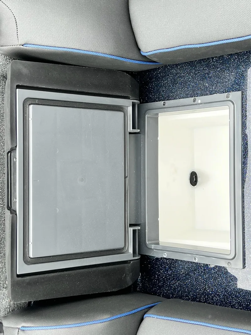 Slide: The Image of Skeeter ZXR 21 2025 - 7