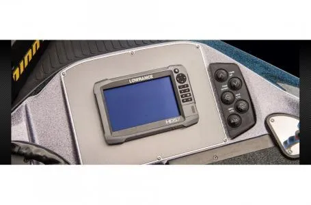 Slide: The Image of 2018 Ranger Z518c boat dashboard with Lowrance HDS display and control panel. - 5