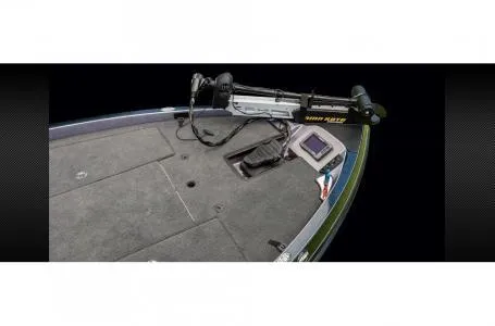 Slide: The Image of 2018 Ranger Z518c boat deck with trolling motor and control panel. - 8