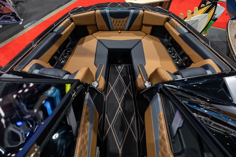 Slide: The Image of Malibu M230 2025 - 8