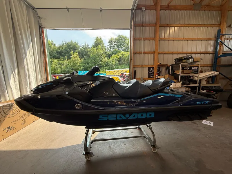 Slide: The Image of Sea-Doo GTX 170 Tech Package, audio, iDF, iBR 2025 - 4