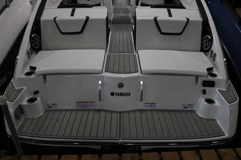 Slide: The Image of 2025 Yamaha Boats 222S, sleek design with comfortable seating and modern features. - 21