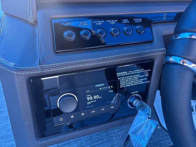 Slide: The Image of Cobalt R4 Surf 2025 - 11