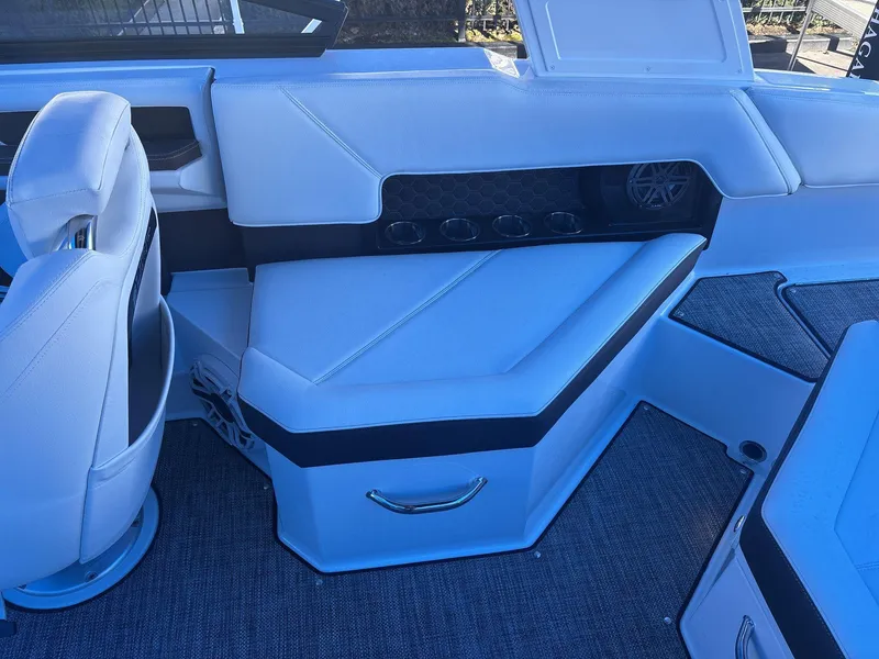 Slide: The Image of Cobalt R4 Surf 2025 - 14