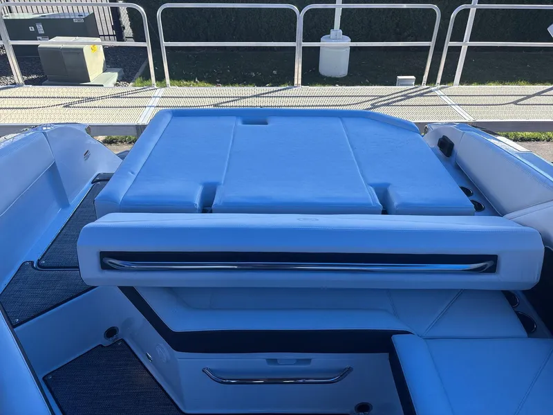 Slide: The Image of Cobalt R4 Surf 2025 - 16