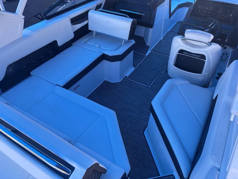 Slide: The Image of Cobalt R4 Surf 2025 - 17