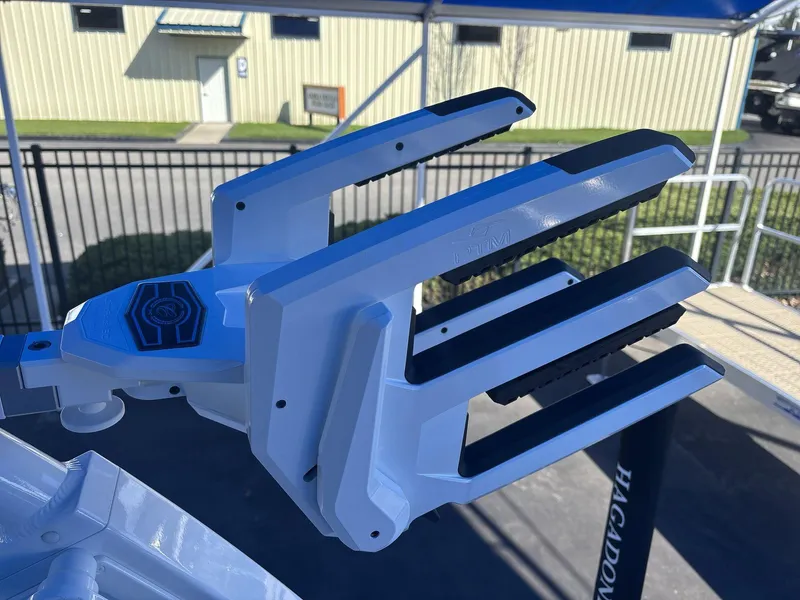 Slide: The Image of Cobalt R4 Surf 2025 - 18