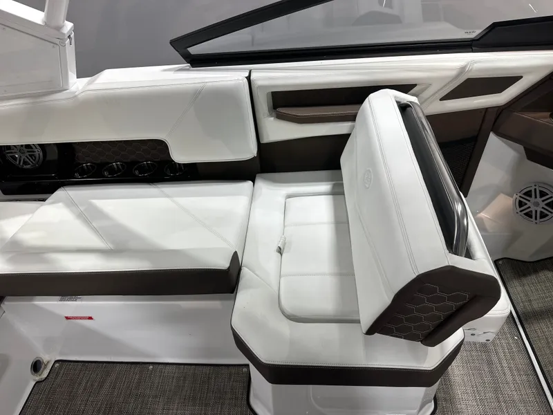 Slide: The Image of Cobalt R4 Surf 2025 - 20