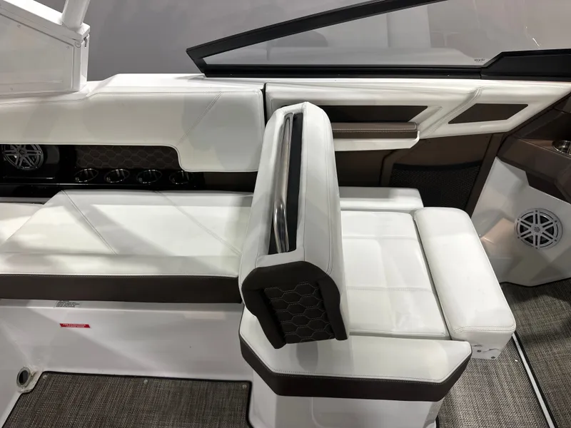 Slide: The Image of Cobalt R4 Surf 2025 - 21