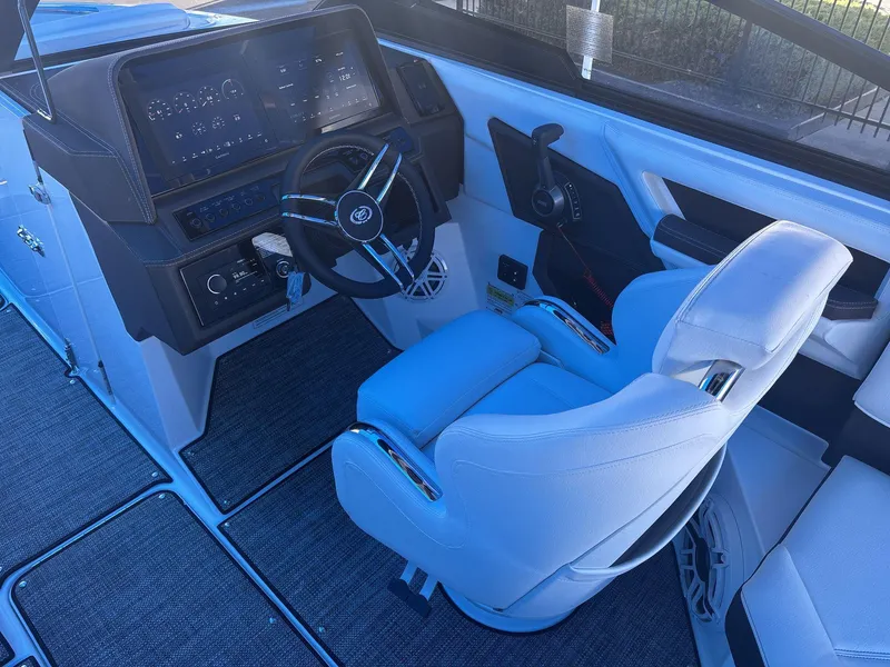 Slide: The Image of Cobalt R4 Surf 2025 - 9