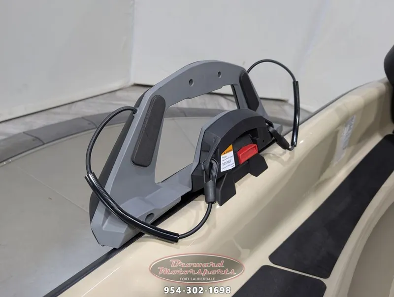 Slide: The Image of Sea-Doo Wake 170 2025 - 12