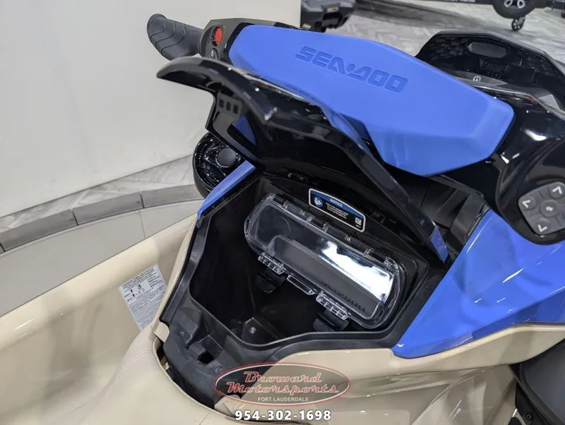 Slide: The Image of Sea-Doo Wake 170 2025 - 16