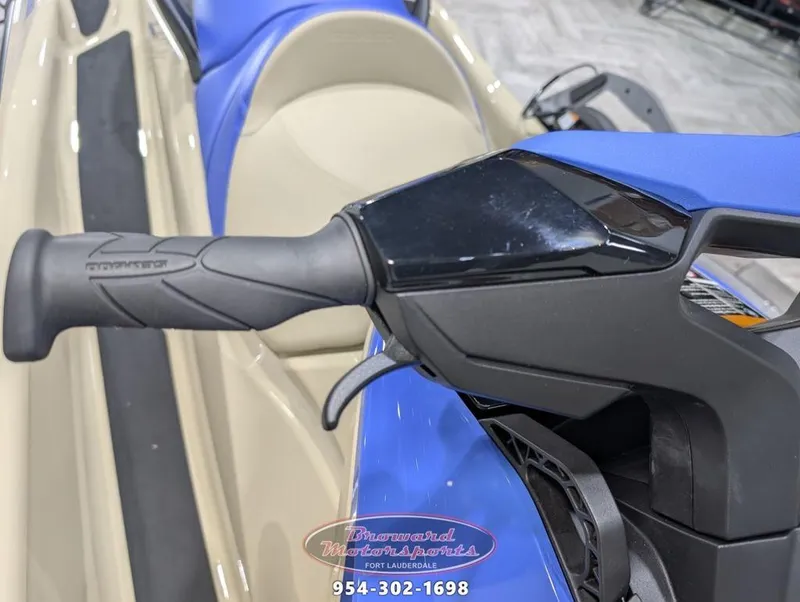 Slide: The Image of Sea-Doo Wake 170 2025 - 25