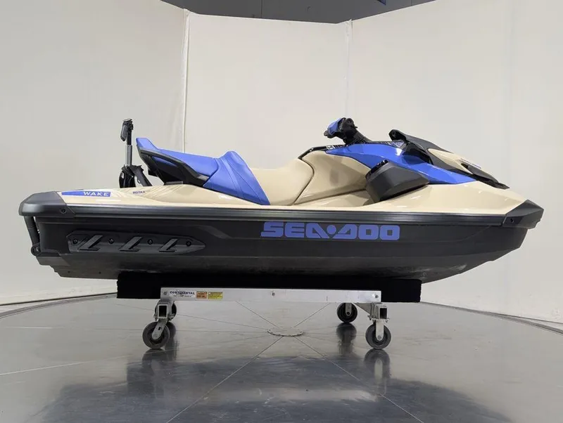 Slide: The Image of Sea-Doo Wake 170 2025 - 31