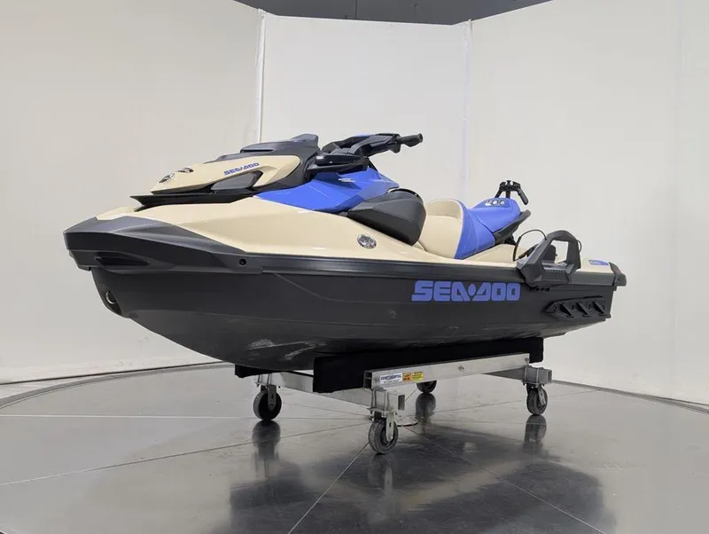 Slide: The Image of Sea-Doo Wake 170 2025 - 33
