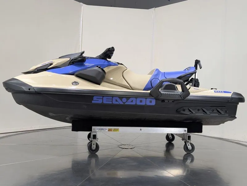 Slide: The Image of Sea-Doo Wake 170 2025 - 34