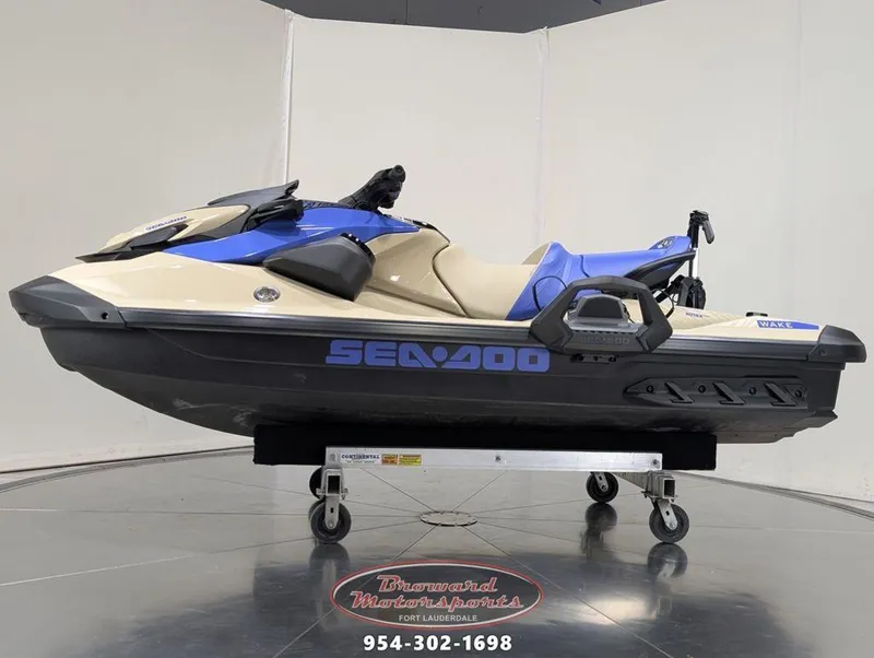 Slide: The Image of Sea-Doo Wake 170 2025 - 4