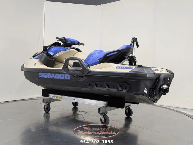 Slide: The Image of Sea-Doo Wake 170 2025 - 5