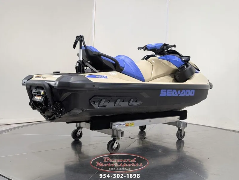 Slide: The Image of Sea-Doo Wake 170 2025 - 7