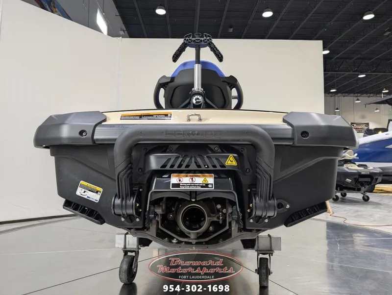 Slide: The Image of Sea-Doo Wake 170 2025 - 8