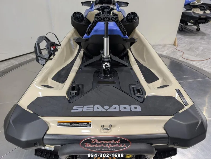 Slide: The Image of Sea-Doo Wake 170 2025 - 9