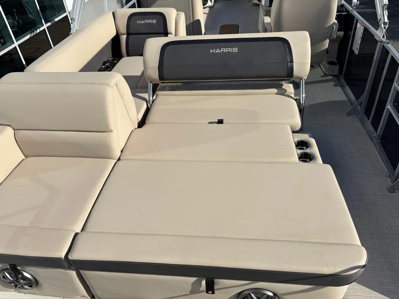 Slide: The Image of Harris Cruiser 250 2025 - 10