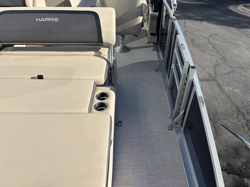 Slide: The Image of Harris Cruiser 250 2025 - 18